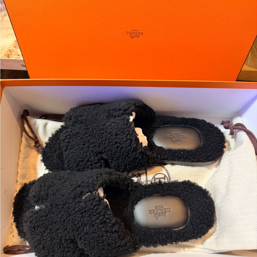 Hermès Black Shearling Slippers - Picture 4 of 5